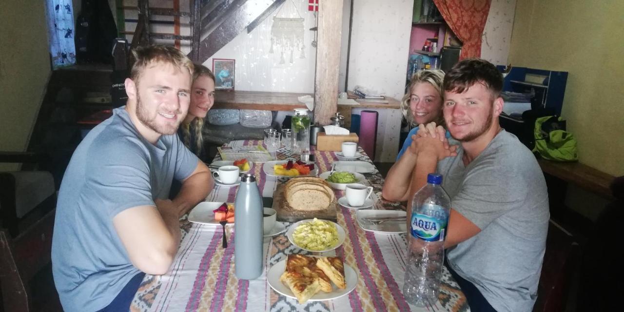 Smiley'S Homestay Berastagi Esterno foto