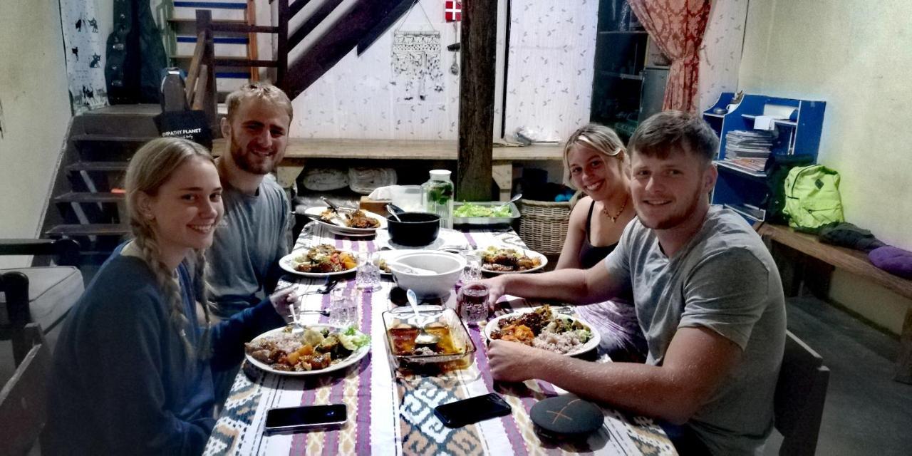 Smiley'S Homestay Berastagi Esterno foto