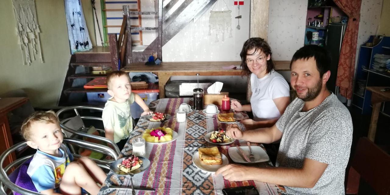 Smiley'S Homestay Berastagi Esterno foto