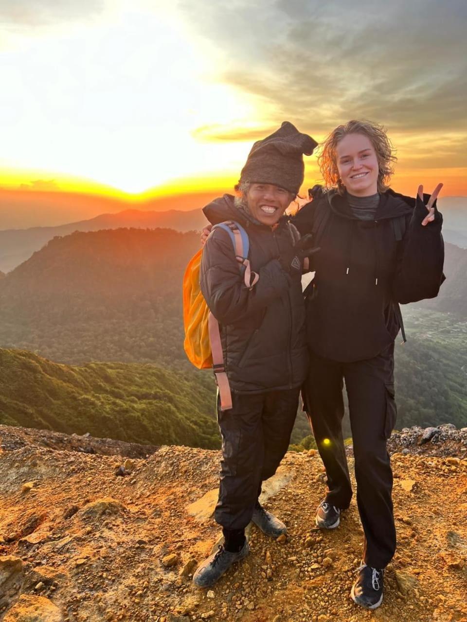 Smiley'S Homestay Berastagi Esterno foto