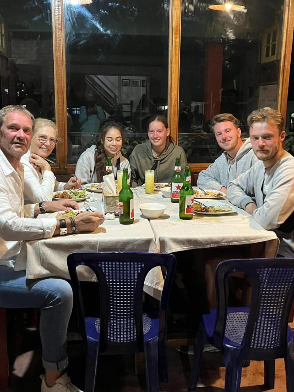Smiley'S Homestay Berastagi Esterno foto