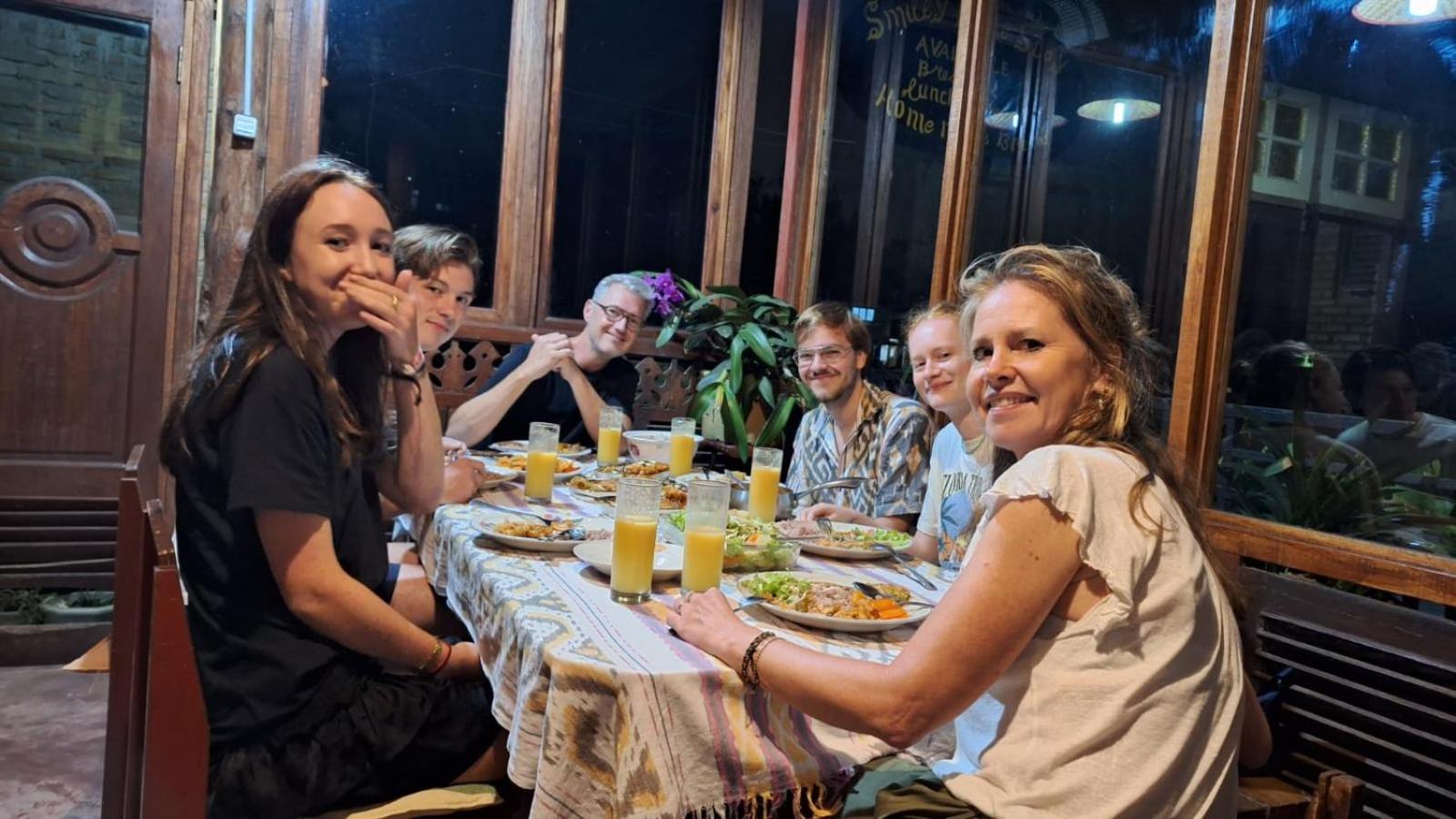 Smiley'S Homestay Berastagi Esterno foto