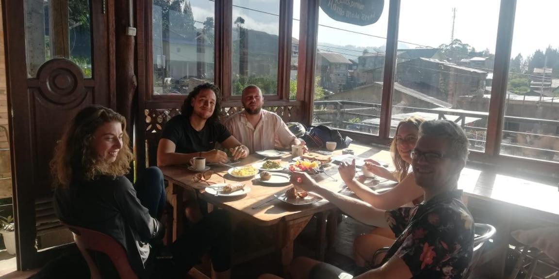 Smiley'S Homestay Berastagi Esterno foto