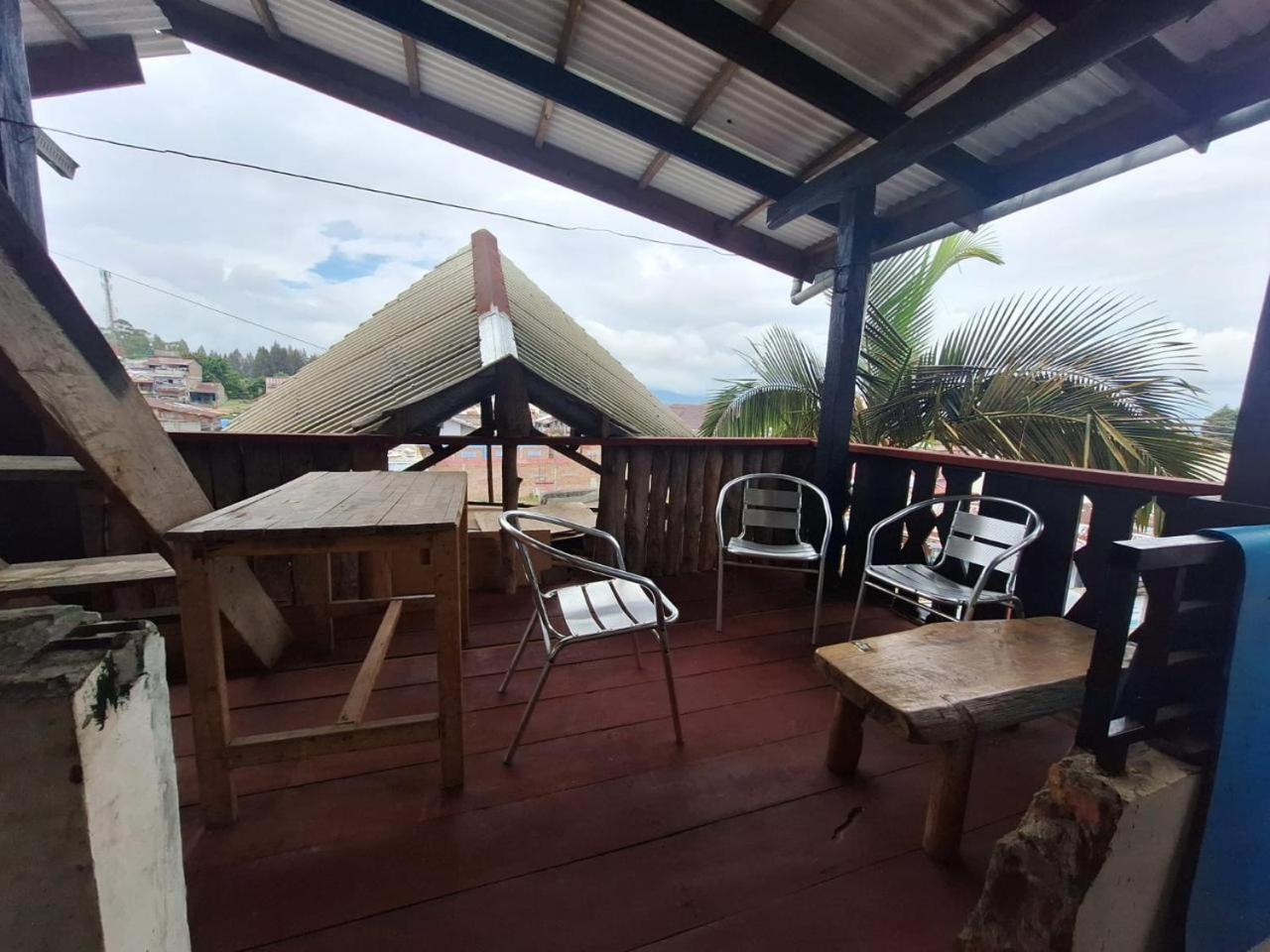 Smiley'S Homestay Berastagi Esterno foto