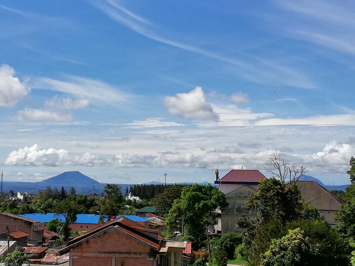 Smiley'S Homestay Berastagi Esterno foto