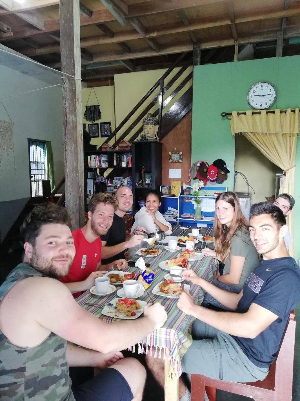 Smiley'S Homestay Berastagi Esterno foto
