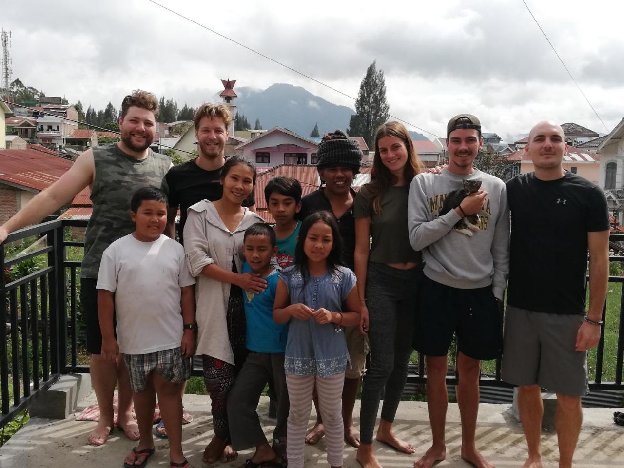 Smiley'S Homestay Berastagi Esterno foto